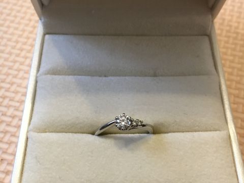 【アンジェリックフォセッテ(Angelique Fossette)の口コミ】 流れ星を見に行ったことが思い出だったため、流れ星をイメージしたデザイ…