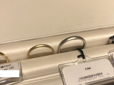 【blue door(ブルードア)の口コミ】 シンプルなデザインが好みなので、ストレートタイプでダイヤがないものを…