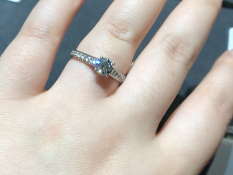 【ヴァン クリーフ＆アーペル(Van Cleef & Arpels)の口コミ】 好き嫌いとはずいろんなブランドを試着してみましたが、つけ心地が一番よ…