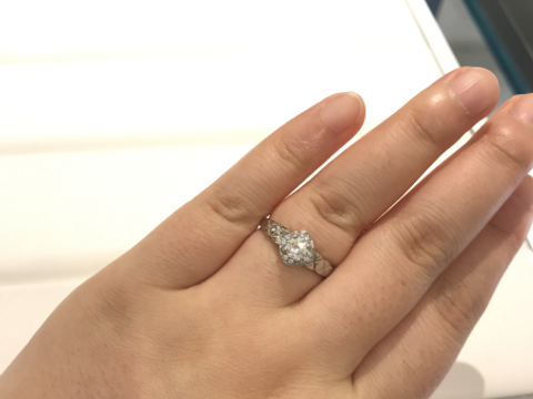 【シャネル(CHANEL)の口コミ】 新しく出た商品と聞き、試着してみました。シャネルのキルティングモチー…