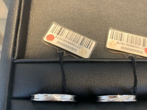 【エクセルコダイヤモンド(EXELCO DIAMOND)の口コミ】 平打ちですがフィット感はかなり良く、指輪をつけ慣れていない私でも違和…