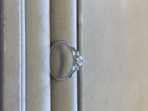 【ケイウノ ブライダル(K.UNO BRIDAL)の口コミ】 新作の指輪で、ミッキーとミニーがついています。着け心地にこだわってい…