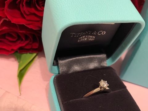 【ティファニー(Tiffany & Co.)の口コミ】 指輪のデザインがシンプルで良かったのが1番の決め手でした。またティファ…