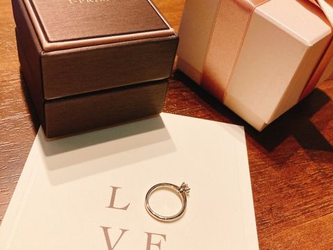 【アイプリモ(I-PRIMO)の口コミ】 結婚指輪と重ね付けした時に重くならないデザインを探していました。細身…