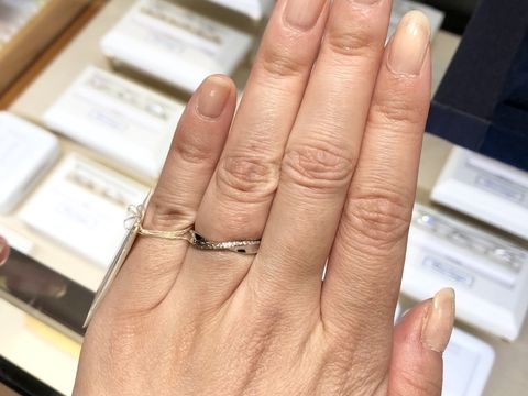 【TOMOE(トモエ)の口コミ】 「紙縒　KOYORI」という名前の指輪です。水引などにも使用される紙縒をイ…