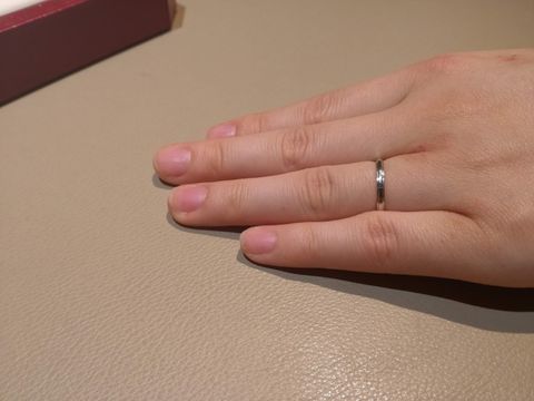 【カルティエ(Cartier)の口コミ】 夫が細い指のため、幅の細い指輪を探していました。
Cartierのこちらのデ…