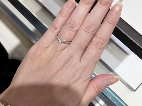 【俄(にわか)の口コミ】 「初桜　UIZAKURA」という名前の指輪です。正面のダイヤモンドが桜を支え…