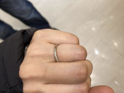 【bijou SOPHIA(ビジュソフィア)の口コミ】 ダイヤが沢山ついており、華やかに見える。
ストレートの指輪だが、ダイヤ…