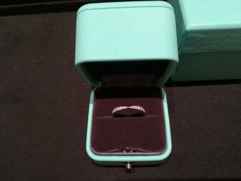 【ティファニー(Tiffany & Co.)の口コミ】 指がきれいに見えるデザインにしました。
ピンクゴールド、ゴールド、シル…