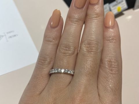 【TRECENTI(トレセンテ)の口コミ】 結婚指輪はハーフエタニティ一択で探しておりました。
トレセンテはハーフ…