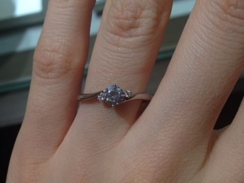 【アイプリモ(I-PRIMO)の口コミ】 とても細いので、指がきれいに見えるしつけ心地が良い。(違和感が無い)ま…