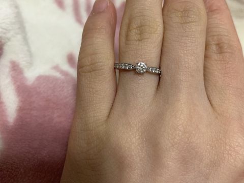 【ティファニー(Tiffany & Co.)の口コミ】 素敵なデザインに惹かれました。ダイヤが半分敷き詰められていて、きらき…