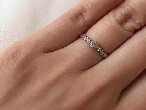 【ジュエリーツツミ(JEWELRY TSUTSUMI)の口コミ】 婚約指輪がどちらかと言えば派手だったのもあり、結婚指輪は一粒ダイヤの…