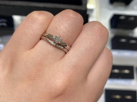 【4℃ BRIDAL(ヨンドシーブライダル)の口コミ】 付け心地が良く、指にスッと馴染む感じがしました。こちらを訪れる前に複…