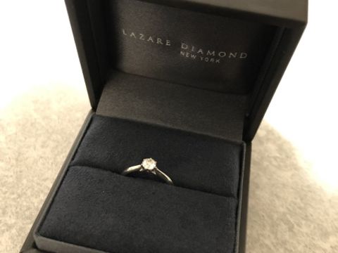 【ラザール ダイヤモンド(LAZARE DIAMOND)の口コミ】 プレゼントしていただいたものなので自分では決めていません。
既製品でな…