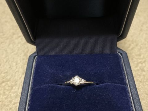 【銀座ダイヤモンドシライシの口コミ】 ダイヤモンドを支える部分が6本であり、その周りのダイヤも輝きも美しすぎ…