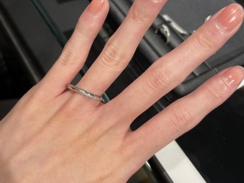 【エクセルコダイヤモンド(EXELCO DIAMOND)の口コミ】 人と被らない結婚指輪を探していました。ミル打ちのグラデーションからメ…