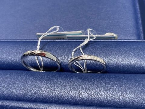 【銀座ダイヤモンドシライシの口コミ】 王道なプラチナでザ、結婚指輪とゆうテイストの指輪でした。ひとつひとつ…