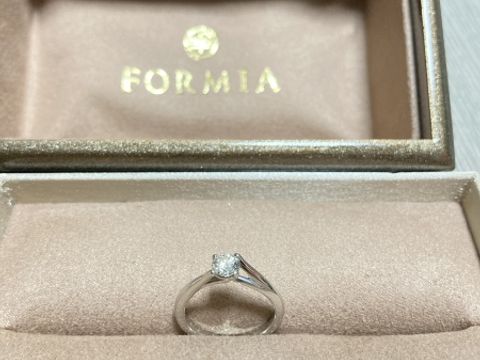 【FORMIA(フォルミア)の口コミ】 台座が木の根っこのように、ねじれていて、ダイヤをしっかりと支えてくれ…