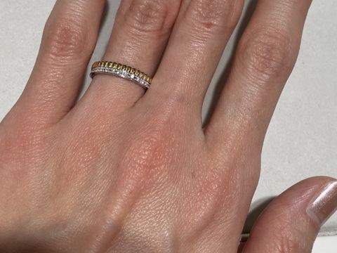【ブシュロン(BOUCHERON)の口コミ】 指輪が回りやすいタイプの指の形のため、ハーフエタニティより、回っても…