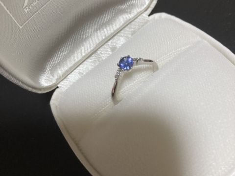 【THE KISS & RoseMarry(ザ キッス＆ローズマリー)の口コミ】 プロポーズの時に購入しました。
元々、気になっている指輪がありました。…