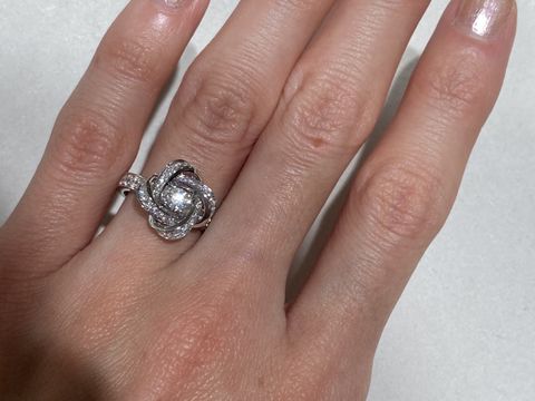 【ブシュロン(BOUCHERON)の口コミ】 他のどのブランドにも無いゴージャスさと上品さを兼ねそろえたとても素敵…