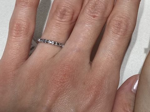 【ブシュロン(BOUCHERON)の口コミ】 クルドパリリングの細いタイプです。華奢な指輪が好みの方は主張しすぎず…