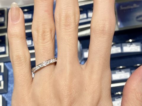 【リューツウの口コミ】 フルエタニティで、ダイヤの輝きがキラキラして凄く綺麗でした。小さいダ…