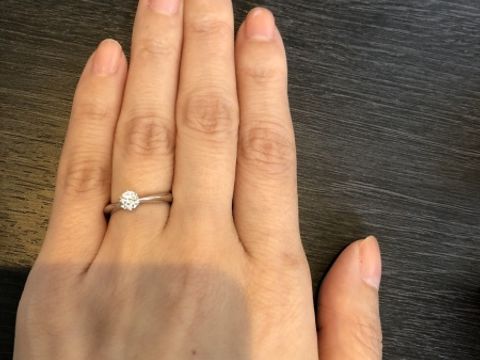 【ラザール ダイヤモンド(LAZARE DIAMOND)の口コミ】 中央に向かって細くなっていて、少しエッジが効いているカリオンというデ…