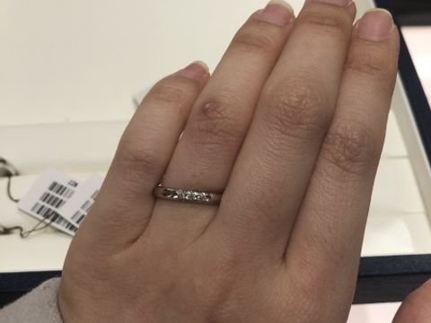 【MIKIMOTO(ミキモト)の口コミ】 ダイヤモンドが3つついており、キラキラ華やかで可愛いリングでした。ダイ…