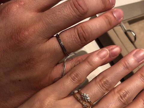 【infinitylove(インフィニティラヴ)の口コミ】 婚約指輪とお揃いの結婚指輪のデザインで、セットとして付けることで、一…
