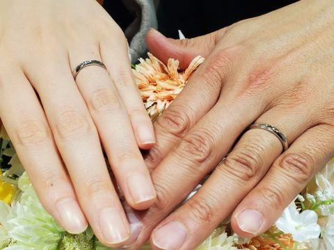 【アイプリモ(I-PRIMO)の口コミ】 デザインはワンポイントダイヤですが、中心部が凹凸のあるデザインなので…