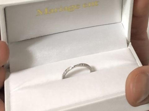 【Mariage ent(マリアージュエント)の口コミ】 普段使いできるエンゲージにこだわり一粒ダイヤはのけてハーフエタニティ…