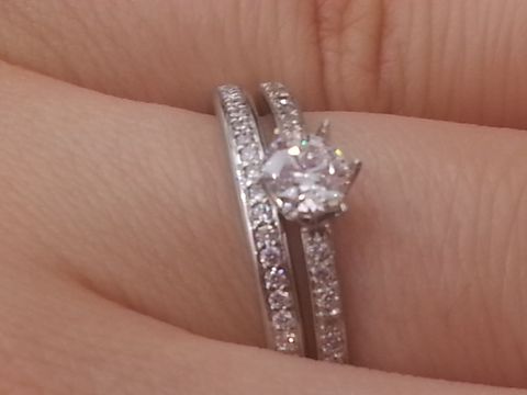 【アイプリモ(I-PRIMO)の口コミ】 いかにキラキラしてるか、存在感があるかを基準に探していましたが、デザ…