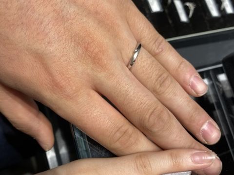 【エクセルコダイヤモンド(EXELCO DIAMOND)の口コミ】 婚約指輪と同じシリーズのものにしました。最初はメレダイヤが多すぎるん…