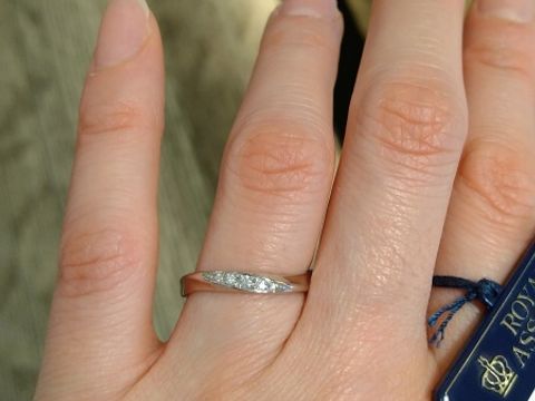 【ROYAL ASSCHER(ロイヤル・アッシャー)の口コミ】 私が試着したのは2つともプラチナ鍛造のリングで、通常のプラチナのみより…