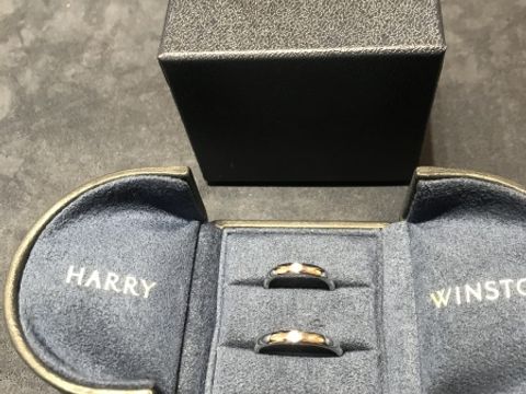 【ハリー・ウィンストン(Harry Winston)の口コミ】 婚約指輪としてハリーウィンストンのトリストリングをいただきました。
婚…