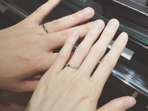 【ラザール ダイヤモンド(LAZARE DIAMOND)の口コミ】 さりげなくダイヤモンドが並んでいるデザイン
ダイヤモンドの質が良く、カ…