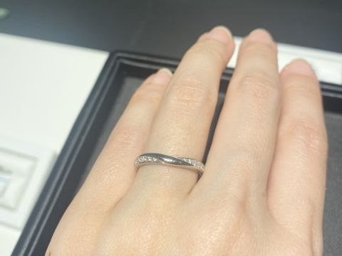 【銀座ダイヤモンドシライシの口コミ】 最初はダイヤモンドがついていないものを探していたのですが、試着をして…