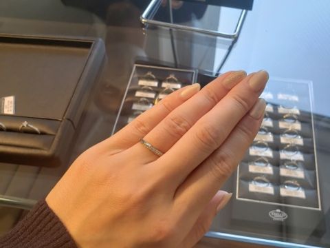 【エクセルコダイヤモンド(EXELCO DIAMOND)の口コミ】 シンプルで飽きのこないデザインを探していて、ダイヤモンドで豪華さも出…