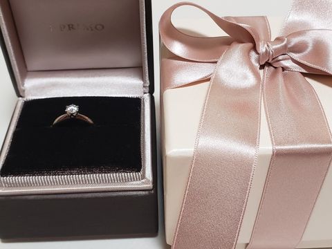 【アイプリモ(I-PRIMO)の口コミ】 いくつかブライダルリング店見に行きましたが、センターに向かって華奢な…