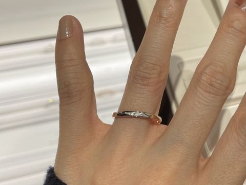 【俄(にわか)の口コミ】 ピンクゴールドとプラチナの2色で動きがあってデザインが素敵でした！！
…