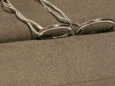 【ティファニー(Tiffany & Co.)の口コミ】 ミル打ちの、とてもシンプルなデザインの指輪です。
年齢を重ねても、シン…