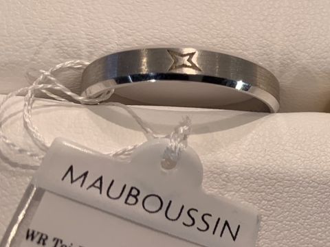 【MAUBOUSSIN(モーブッサン)の口コミ】 シンプルなプラチナ、ゴールドのリングですが、少しずつデザインが違うも…