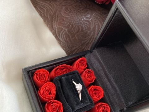 【エクセルコダイヤモンド(EXELCO DIAMOND)の口コミ】 プロポーズのときにダイヤモンドだけをプレゼントされました。彼がいろい…
