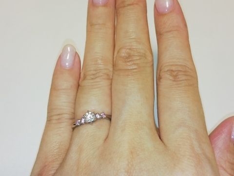 【LUCIE(ルシエ)の口コミ】 いいなと思うデザインのリングが多かったので見に行きました。
迷う私に、…