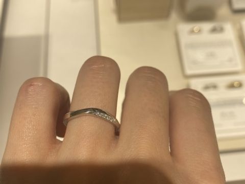 【俄(にわか)の口コミ】 一生に一度の物なので、よく見かけるデザインではなくちょっと変わった指…