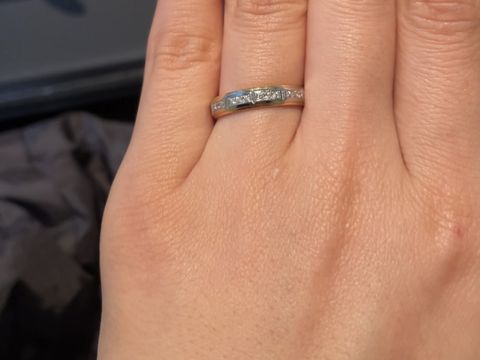 【エクセルコダイヤモンド(EXELCO DIAMOND)の口コミ】 とっても気に入りました。
特に彼の方が笑

シンプルだけどデザインがあり…