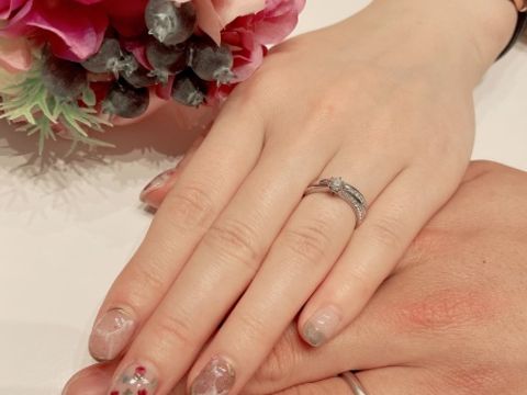 【4℃ BRIDAL(ヨンドシーブライダル)の口コミ】 婚約指輪を日常から着けるのが昔からの憧れだったため、結婚指輪との相性…