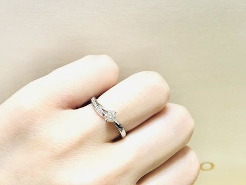 【アイプリモ(I-PRIMO)の口コミ】 華やかさもありつつ普段使いも出来そうということでこのデザインに決めま…